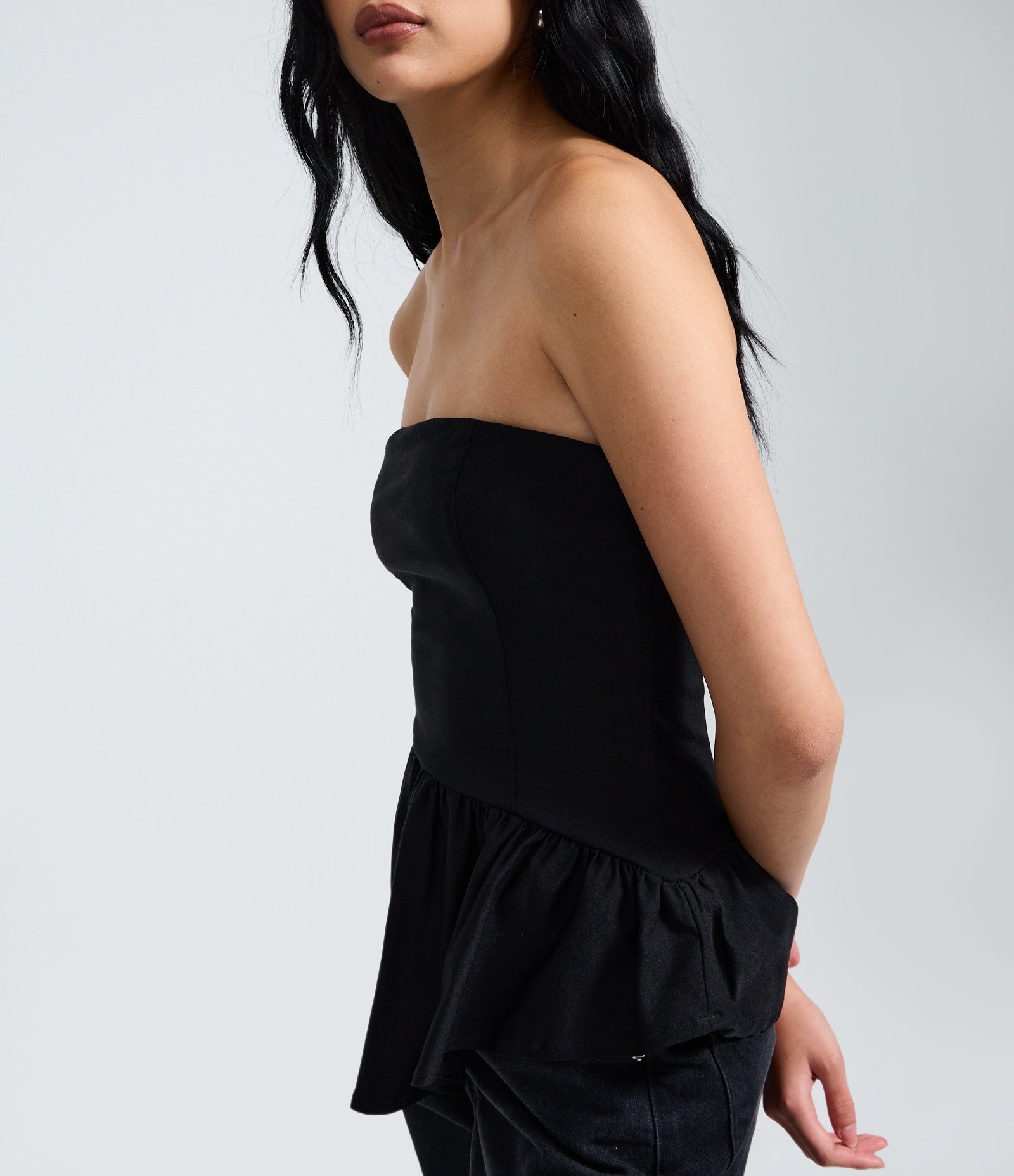 Blusa Peplum em Bengaline com Barra Assimétrica Preto 4