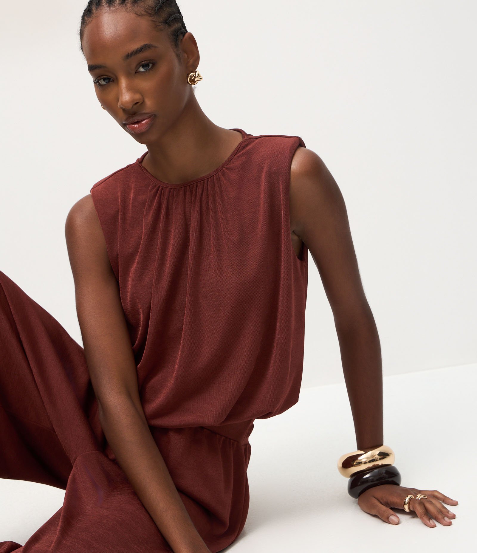 Blusa em Ribana com Ombreiras e Leve Brilho Vinho 4