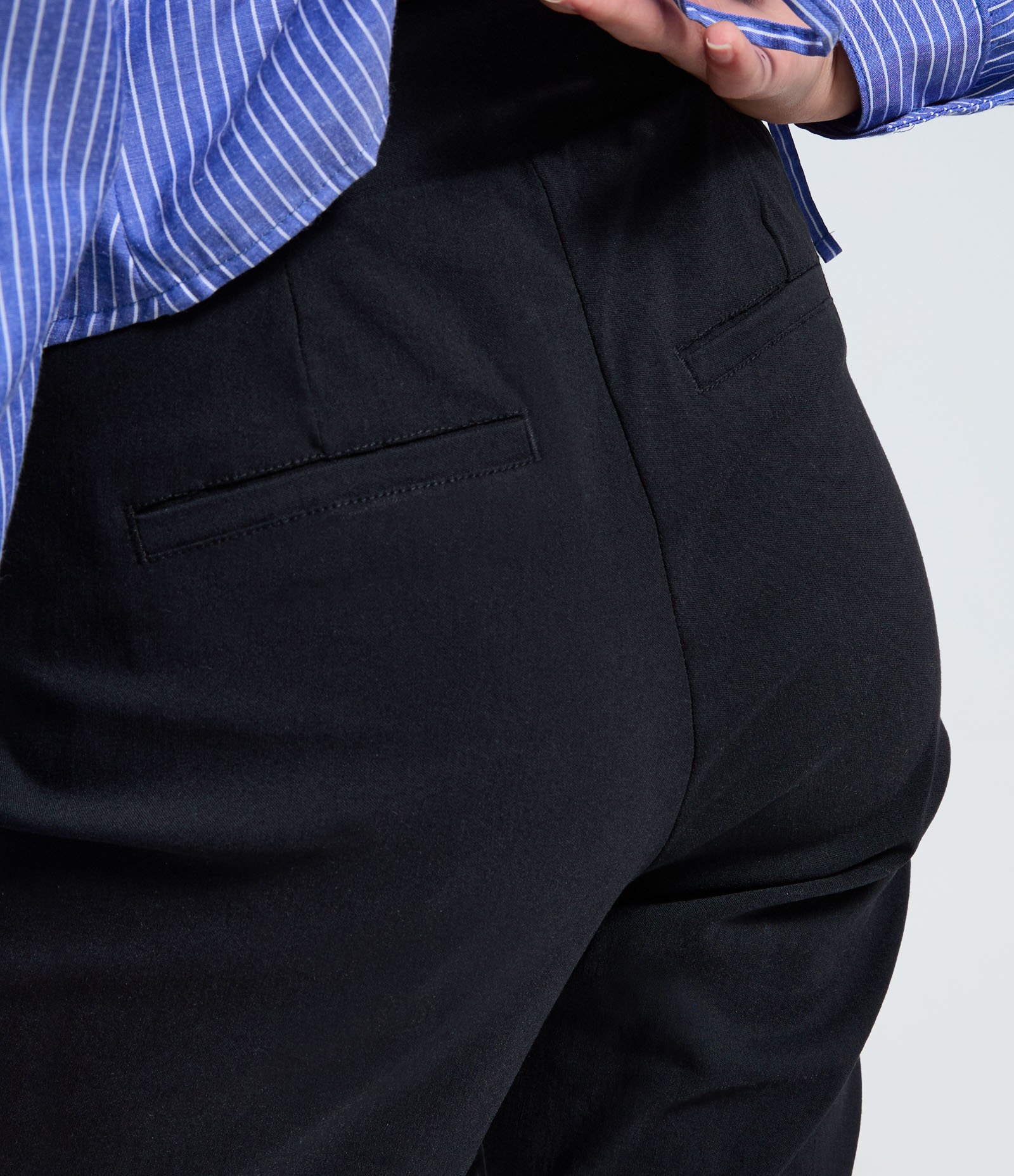 Calça Capri Básica em Bengaline Preto 5