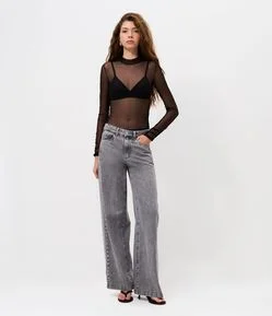 Calça Wide em Jeans com Cintura Baixa e Tachas Aplicado