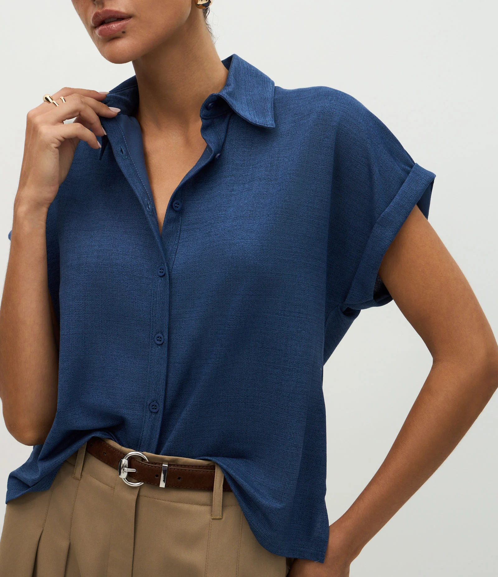 Blusa em Viscose com Gola Lapela e Mangas Dobradas Azul 1