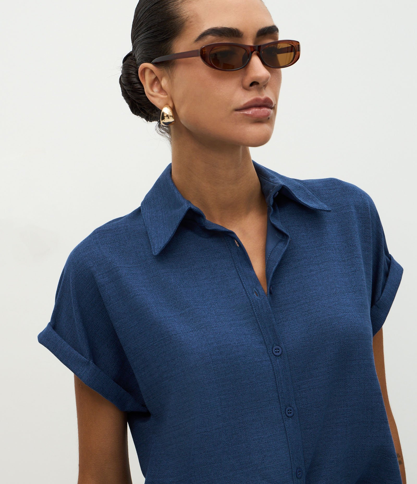 Blusa em Viscose com Gola Lapela e Mangas Dobradas Azul 3