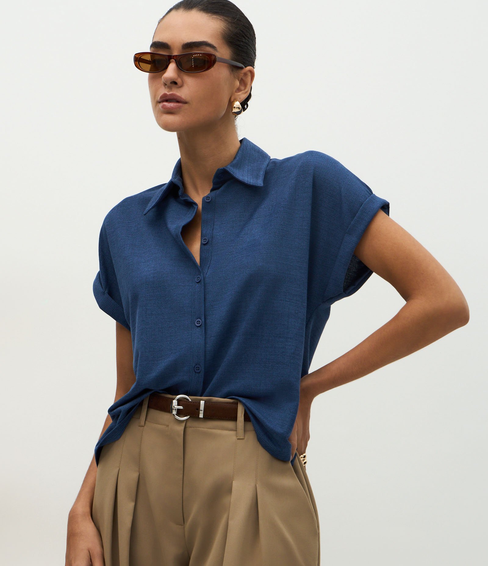 Blusa em Viscose com Gola Lapela e Mangas Dobradas Azul 4