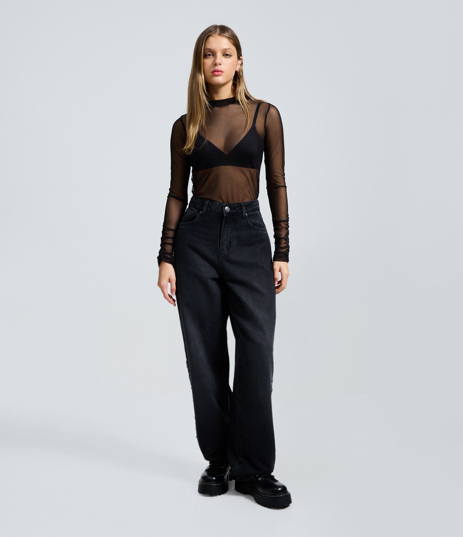 Calça Baggy em Jeans com Recortes de Estrelas e Cintura Média Preto 1
