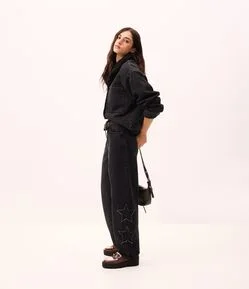Calça Baggy em Jeans com Recortes de Estrelas e Cintura Média