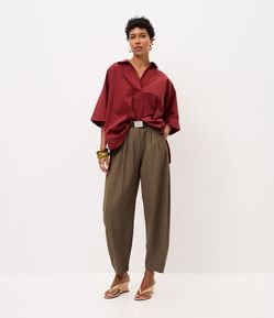 Calça Barrel Alfaiatada com Cinto