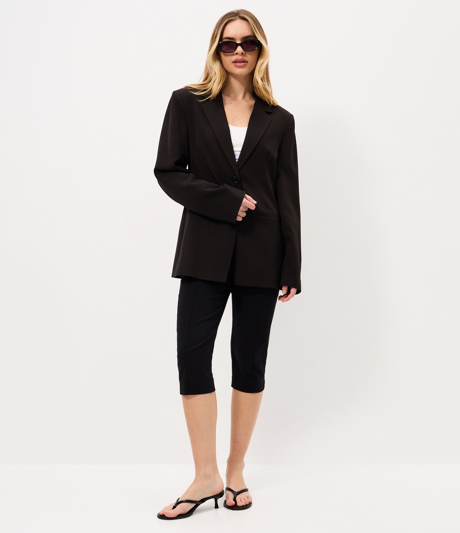 Blazer Alfaiatado com Abertura nas Costas Preto 2