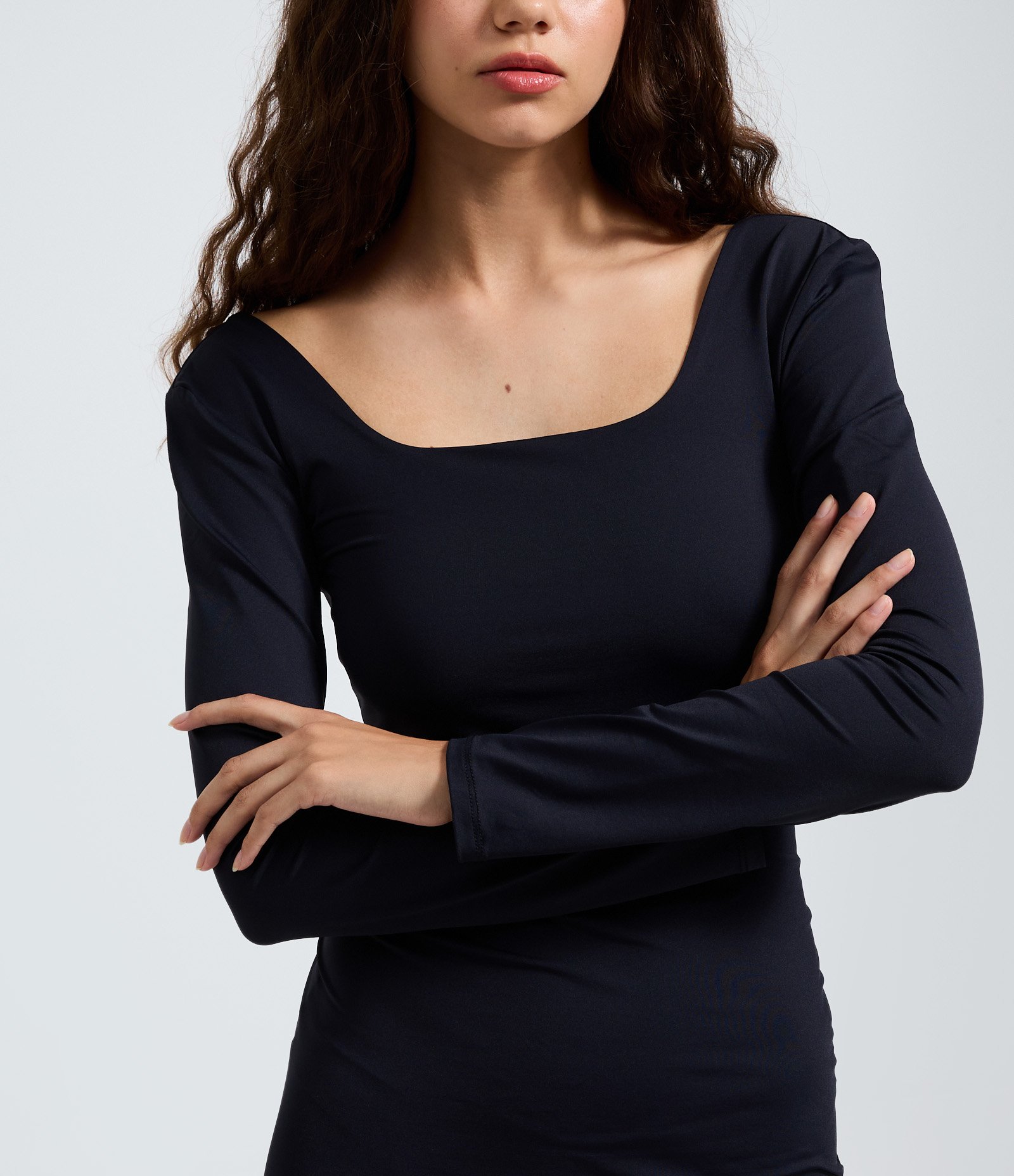 Vestido Midi em Microfibra com Decote Quadrado e Manga Longa Preto 3