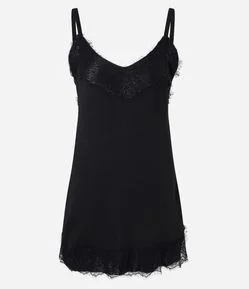 Vestido Curto de Alcinha em Tricô com Renda no Decote