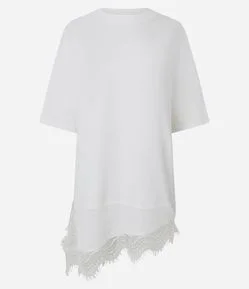 Camiseta Oversized em Algodão com Barra Assimétrica em Renda