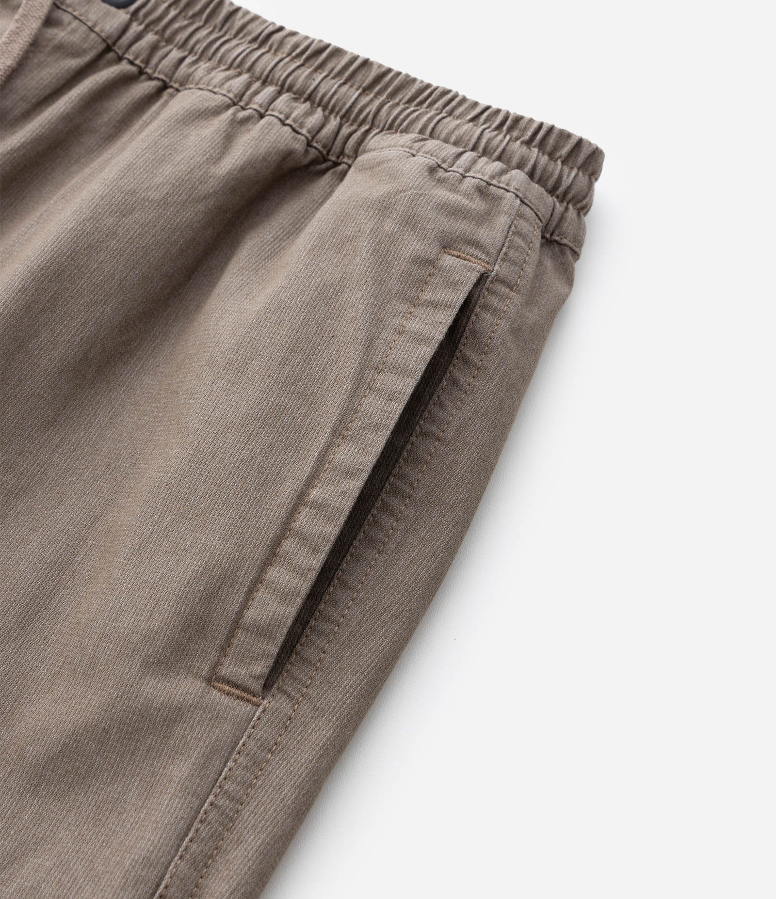 Bermuda em Sarja Texturizada com Cós Elástico Bege 8