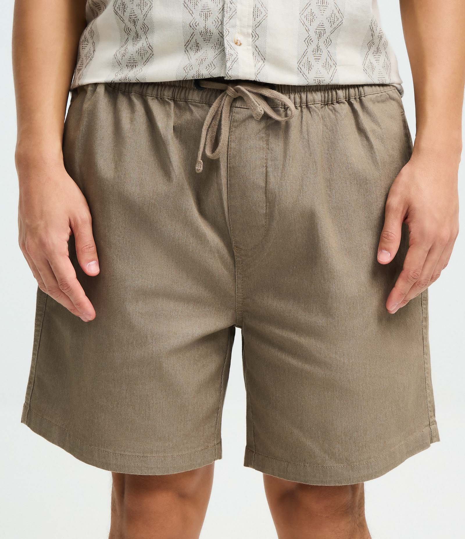 Bermuda em Sarja Texturizada com Cós Elástico Bege 2