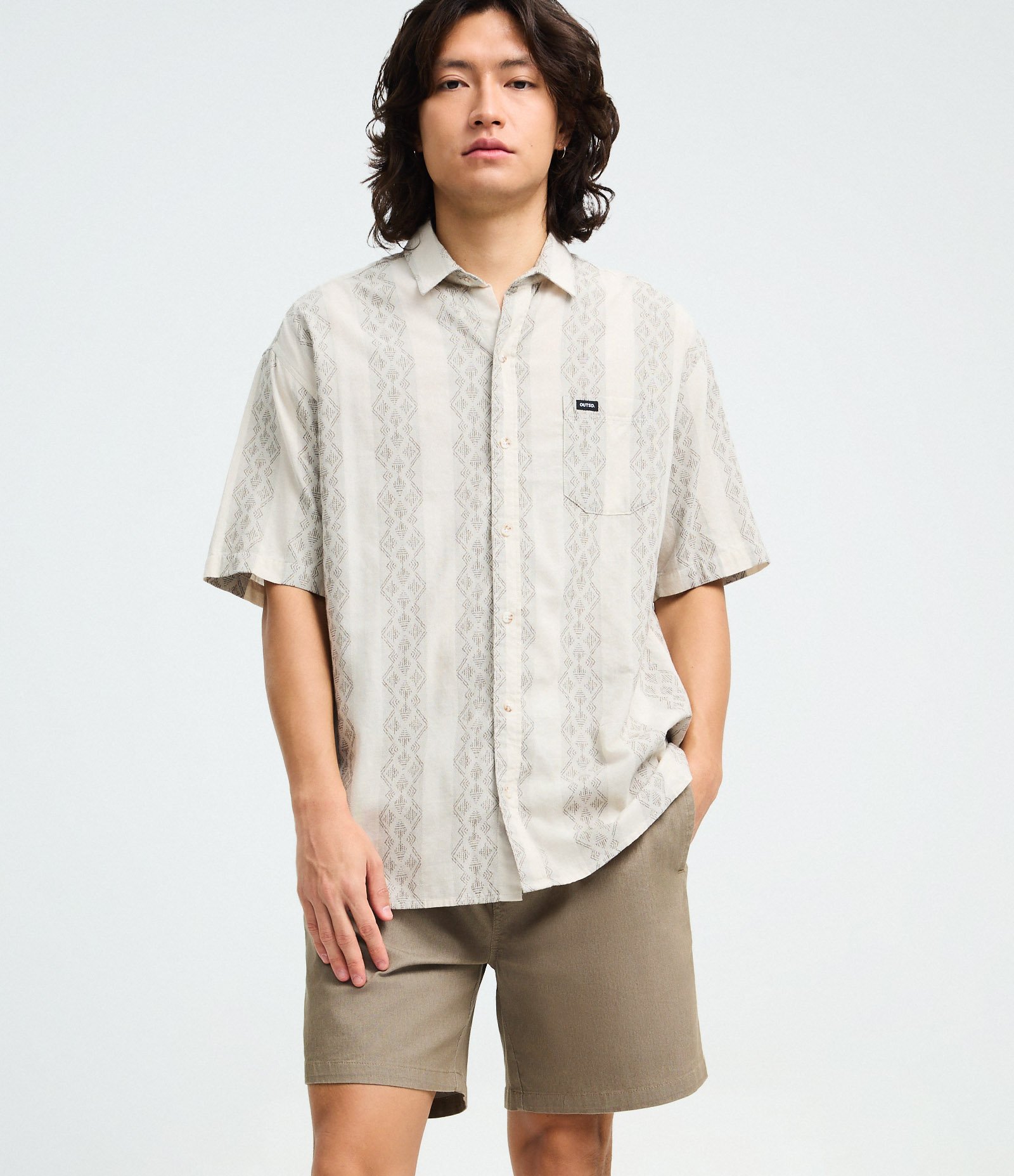 Bermuda em Sarja Texturizada com Cós Elástico Bege 4