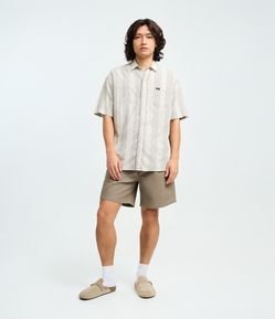 Bermuda em Sarja Texturizada com Cós Elástico