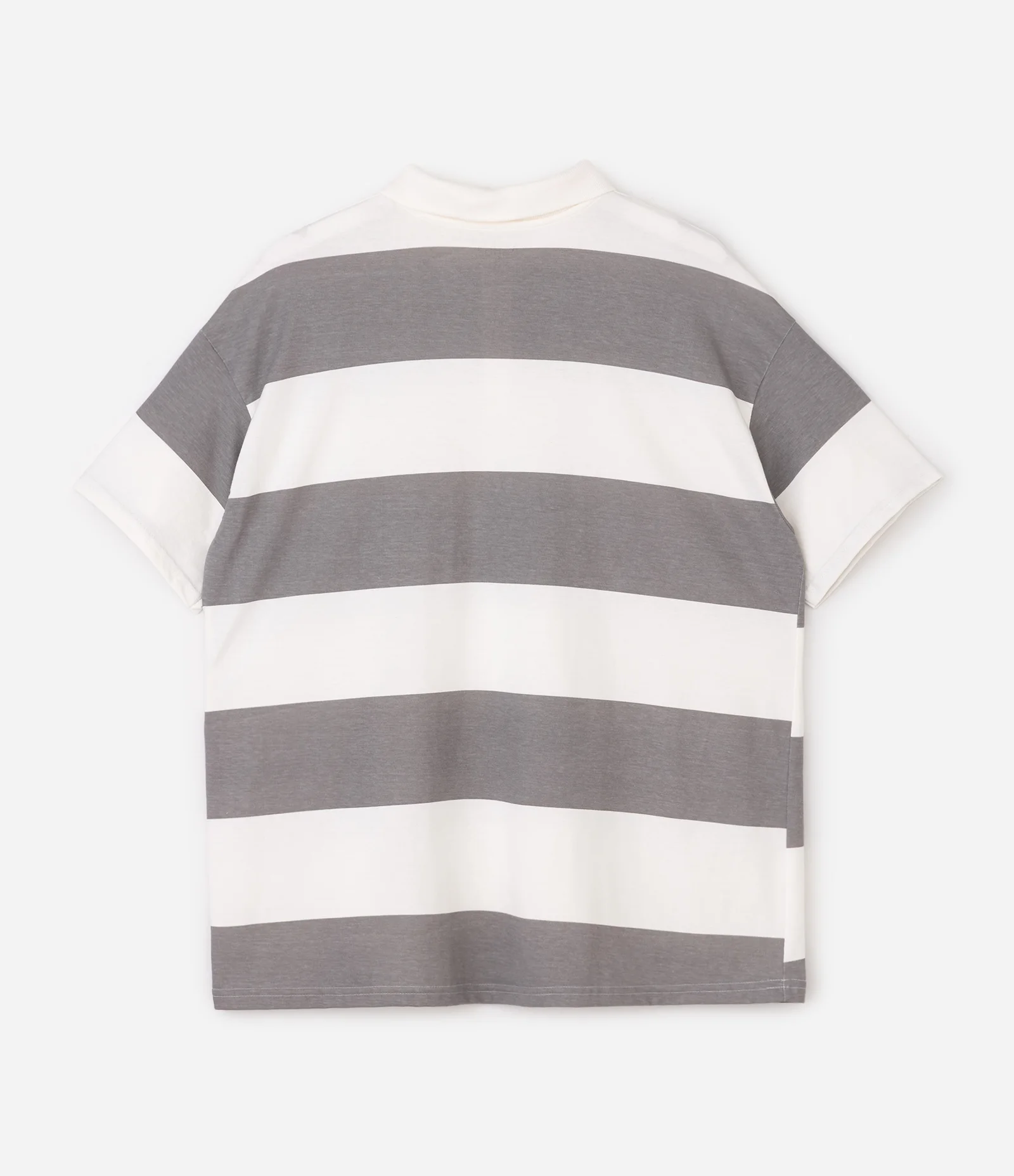 Camiseta Oversized Listrada com Gola Polo Curve & Plus Size Cinza 2