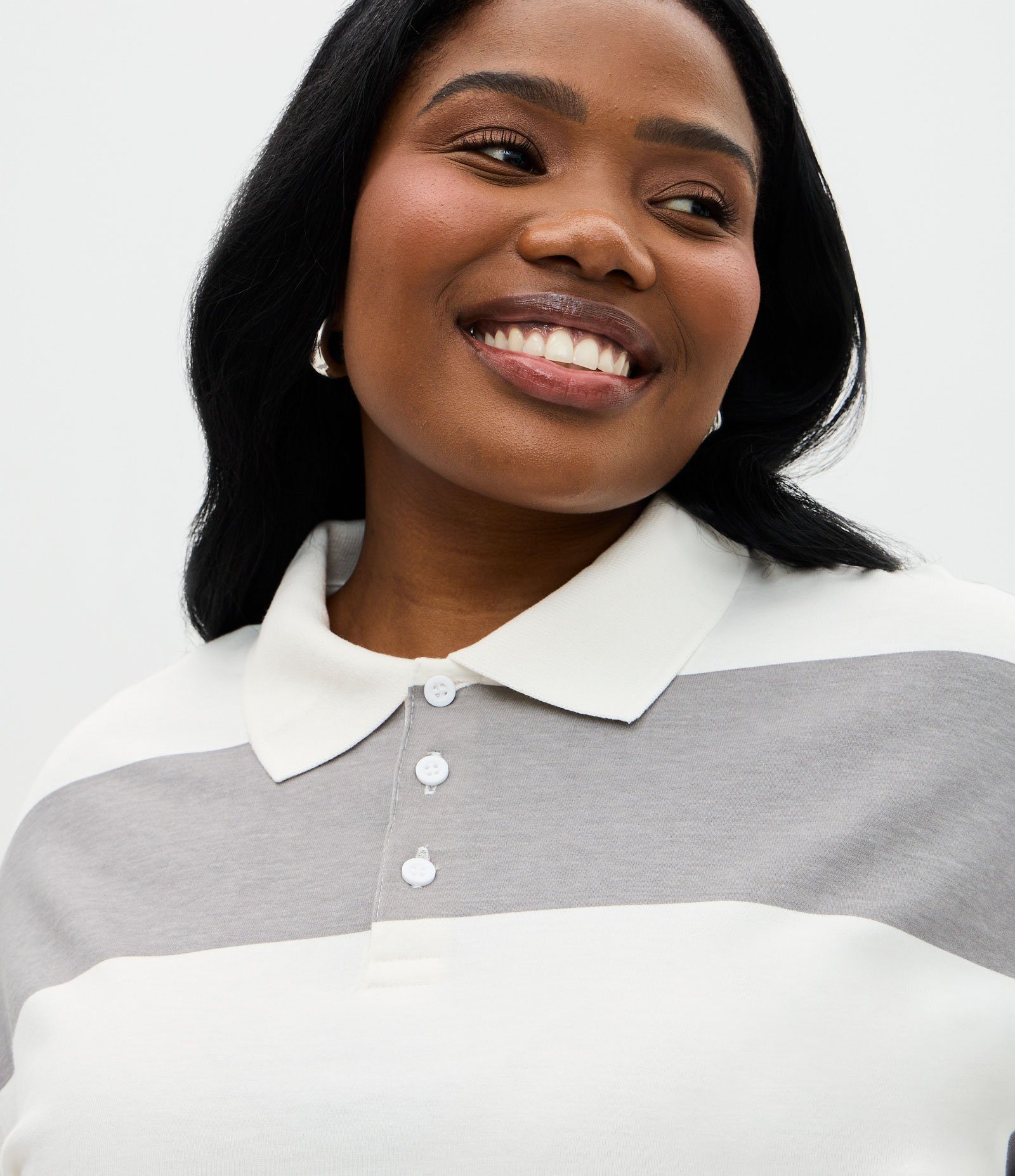 Camiseta Oversized Listrada com Gola Polo Curve & Plus Size Cinza 3