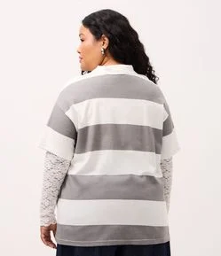 Camiseta Oversized Listrada com Gola Polo Curve & Plus Size