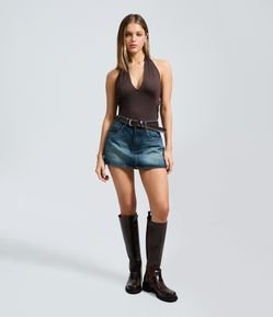 Minissaia Cintura Alta em Jeans com Cinto e Tachas