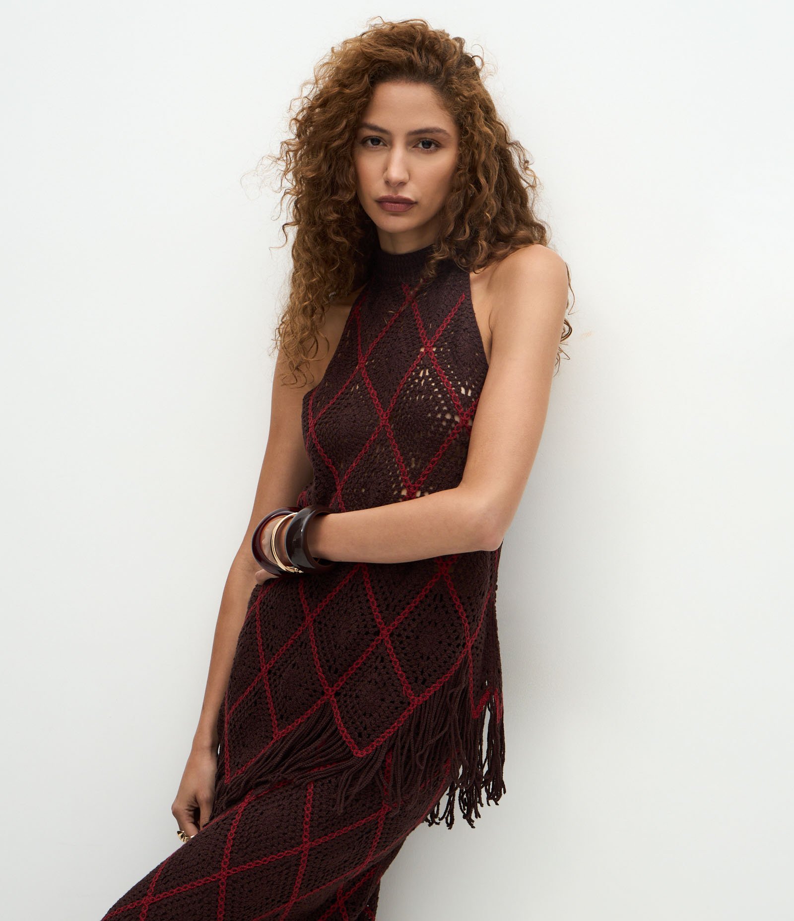 Blusa Alongada em Efeito Crochê com Franjas Marrom 1