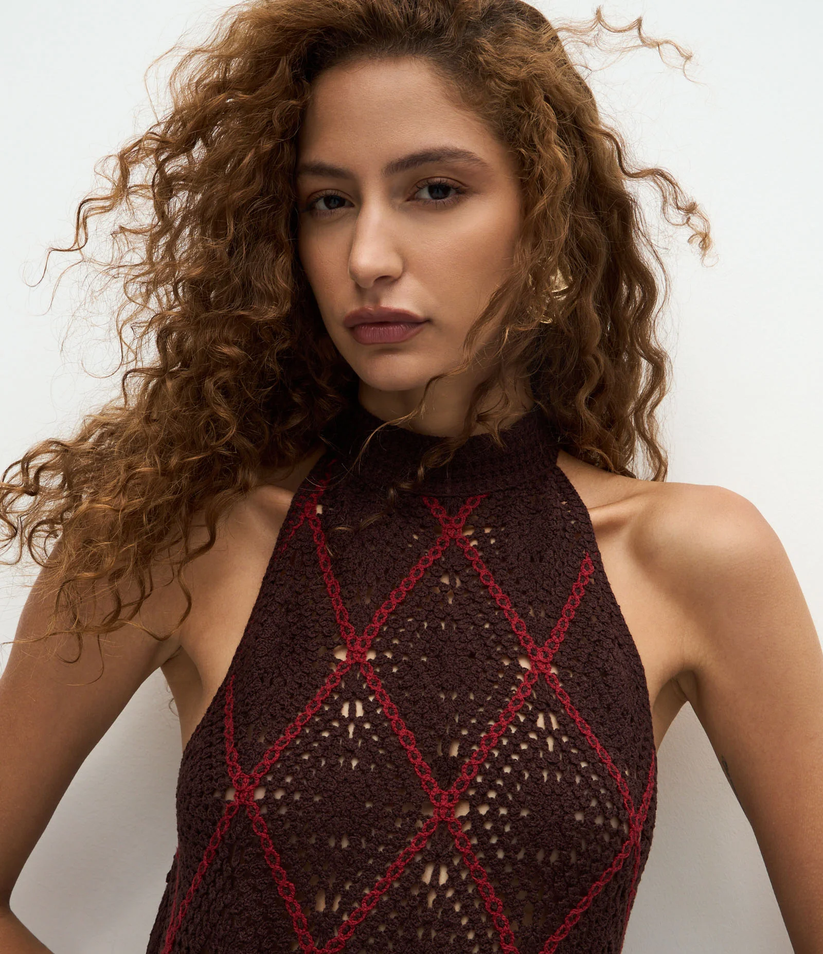 Blusa Alongada em Efeito Crochê com Franjas Marrom 3