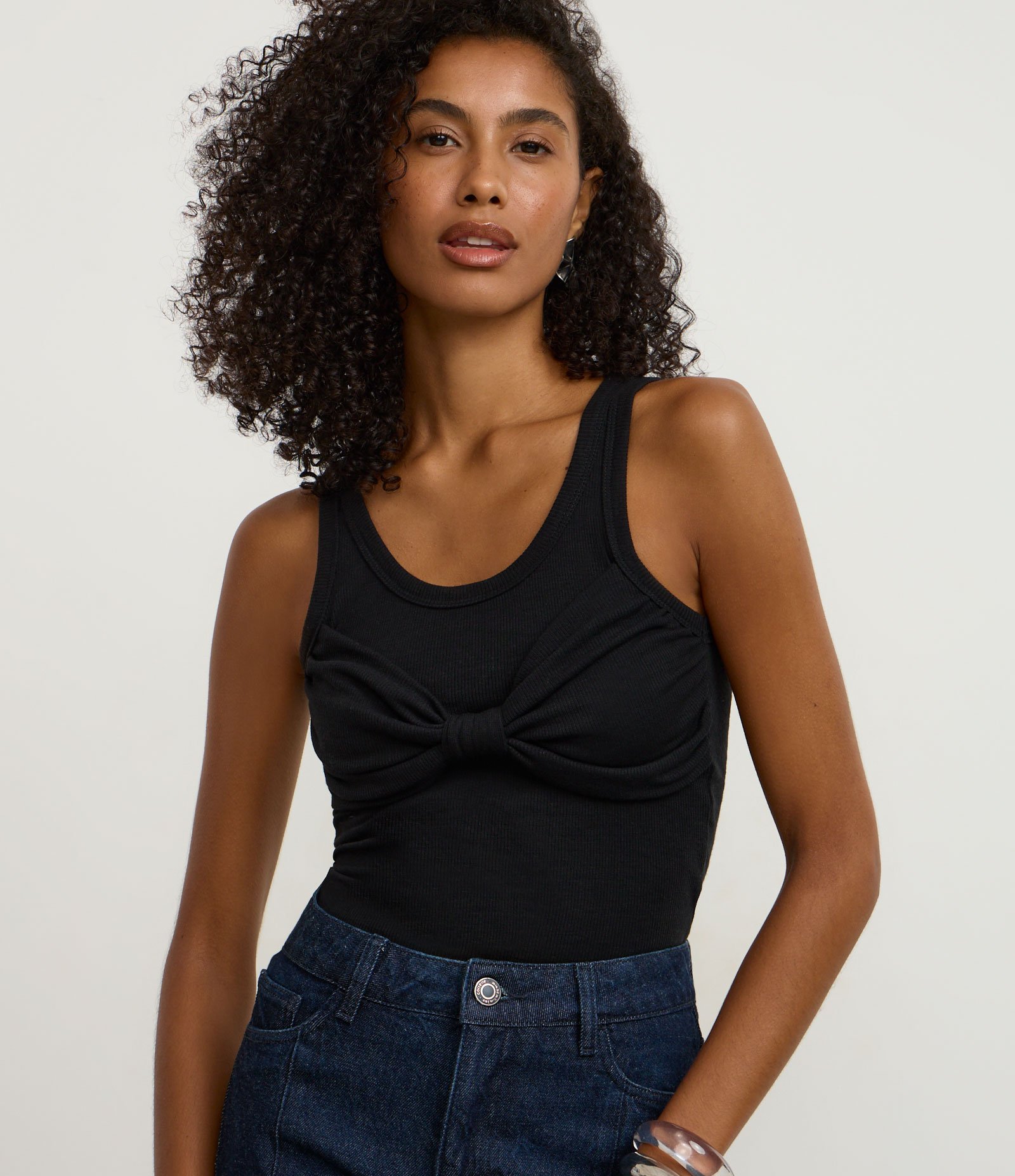 Blusa em Viscose com Laço Drapeado no Busto Preto 1