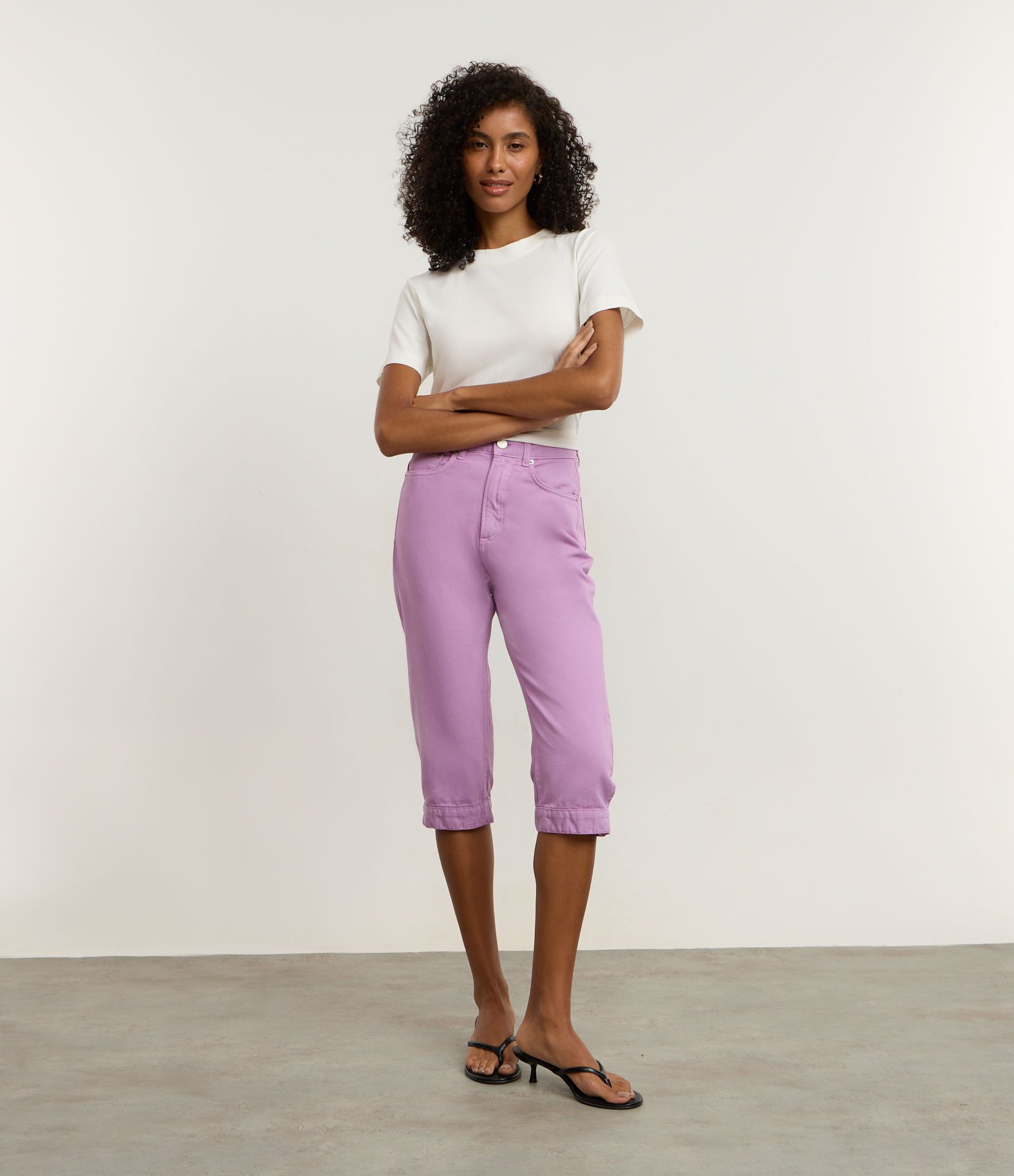 Calça Capri em Sarja com Cintura Média e Fenda Lateral Roxo 1