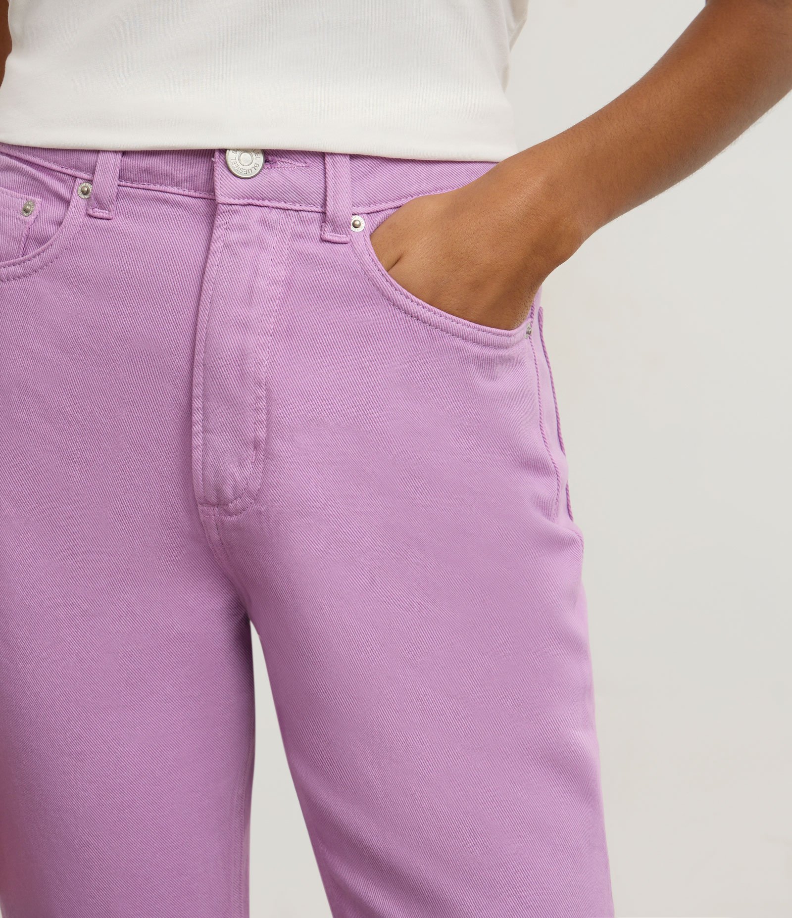 Calça Capri em Sarja com Cintura Média e Fenda Lateral Roxo 2