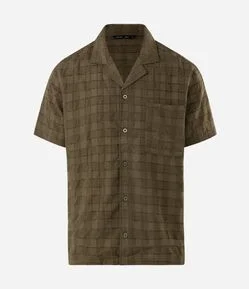 Camisa Texturizada Manga Curta com Bolso