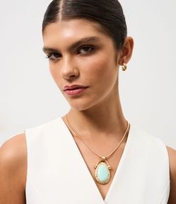 Conjunto de Colar Longo com Pingente Oval e Argolas