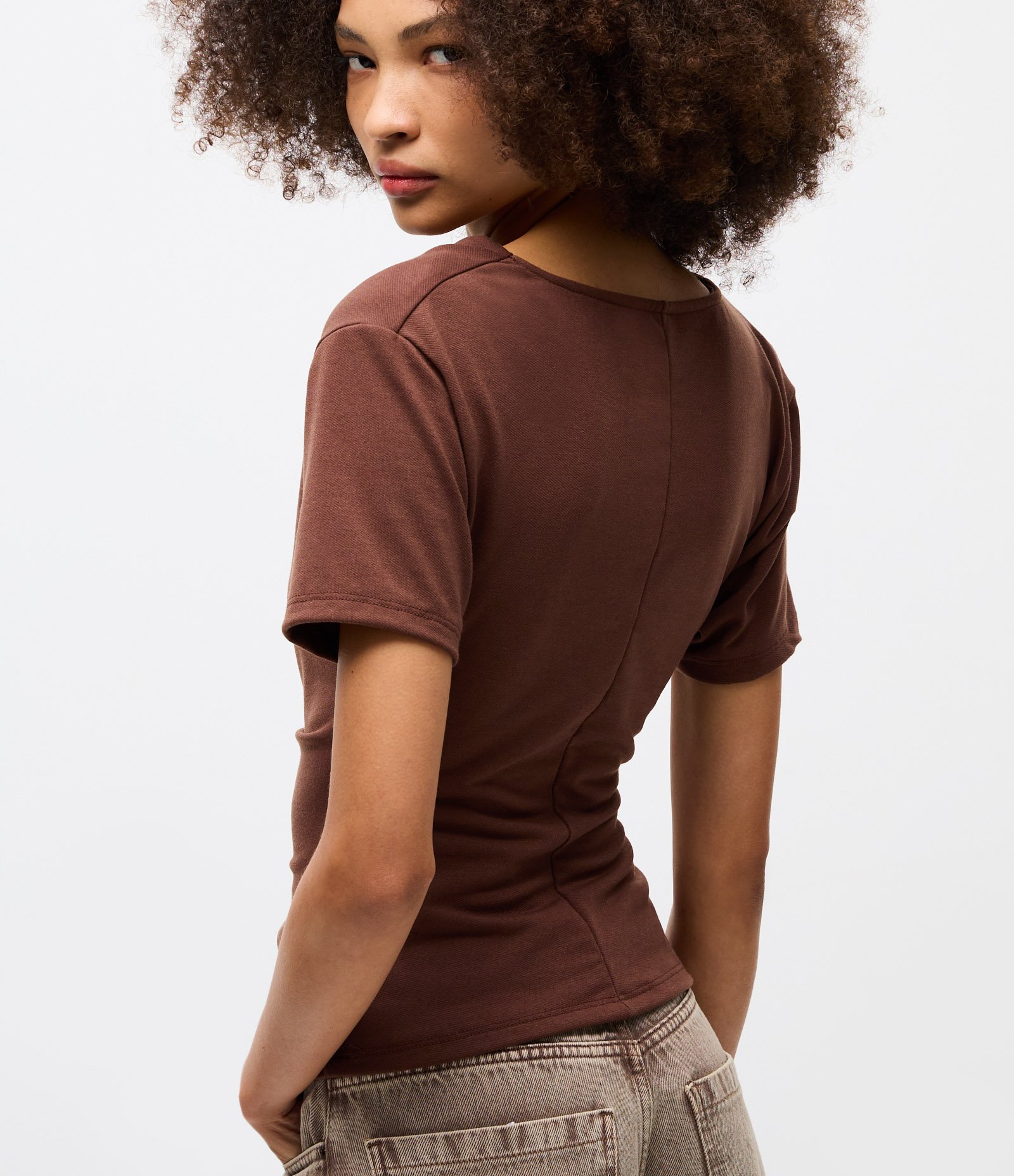 Blusa Texturizada com Decote Drapeado e Aviamento na Cintura Marrom 3
