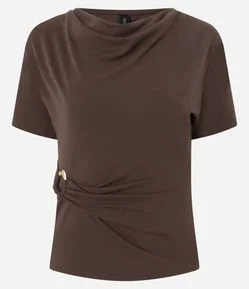 Blusa Texturizada com Decote Drapeado e Aviamento na Cintura