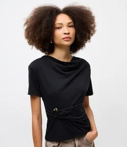 Blusa Texturizada com Decote Drapeado e Aviamento na Cintura