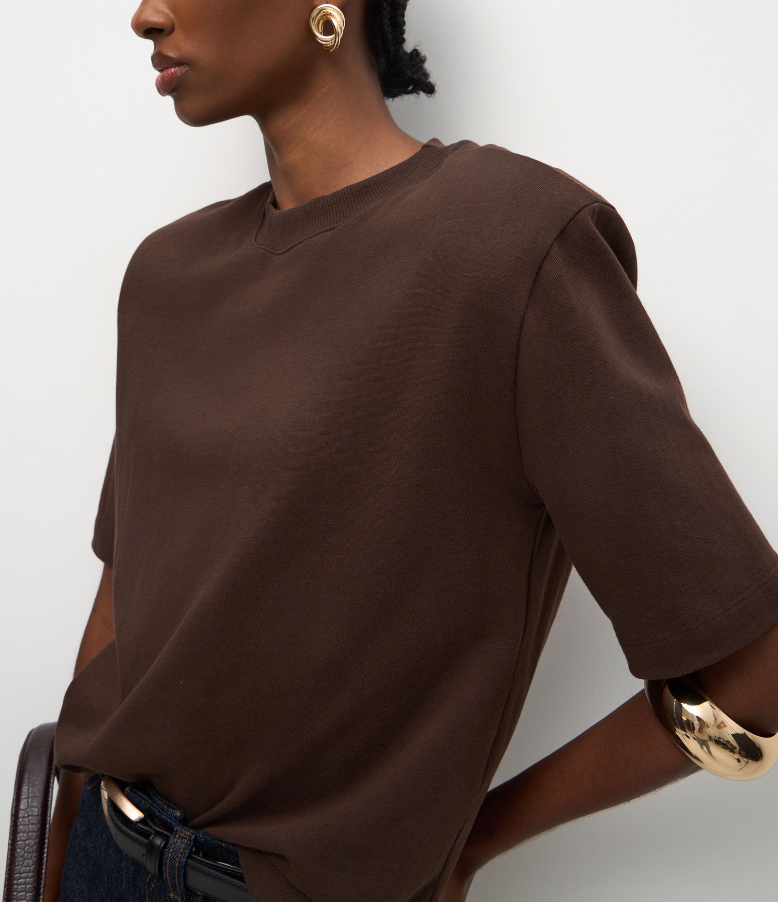Camiseta Estruturada em Algodão com Ombreiras Marrom 3