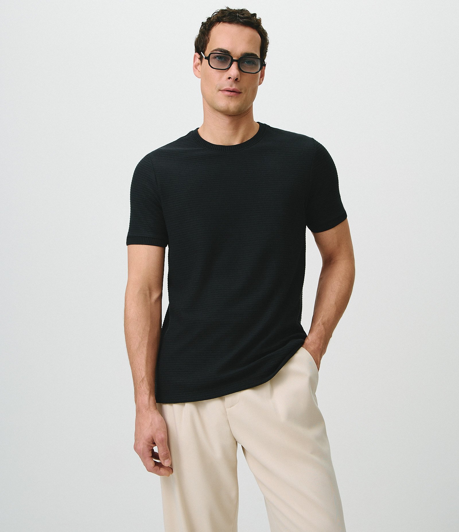 Camiseta Texturizada com Algodão e Gola Redonda Preto 1