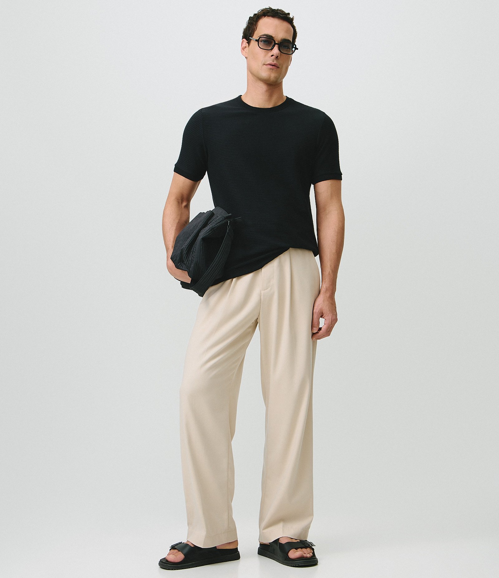 Camiseta Texturizada com Algodão e Gola Redonda Preto 2