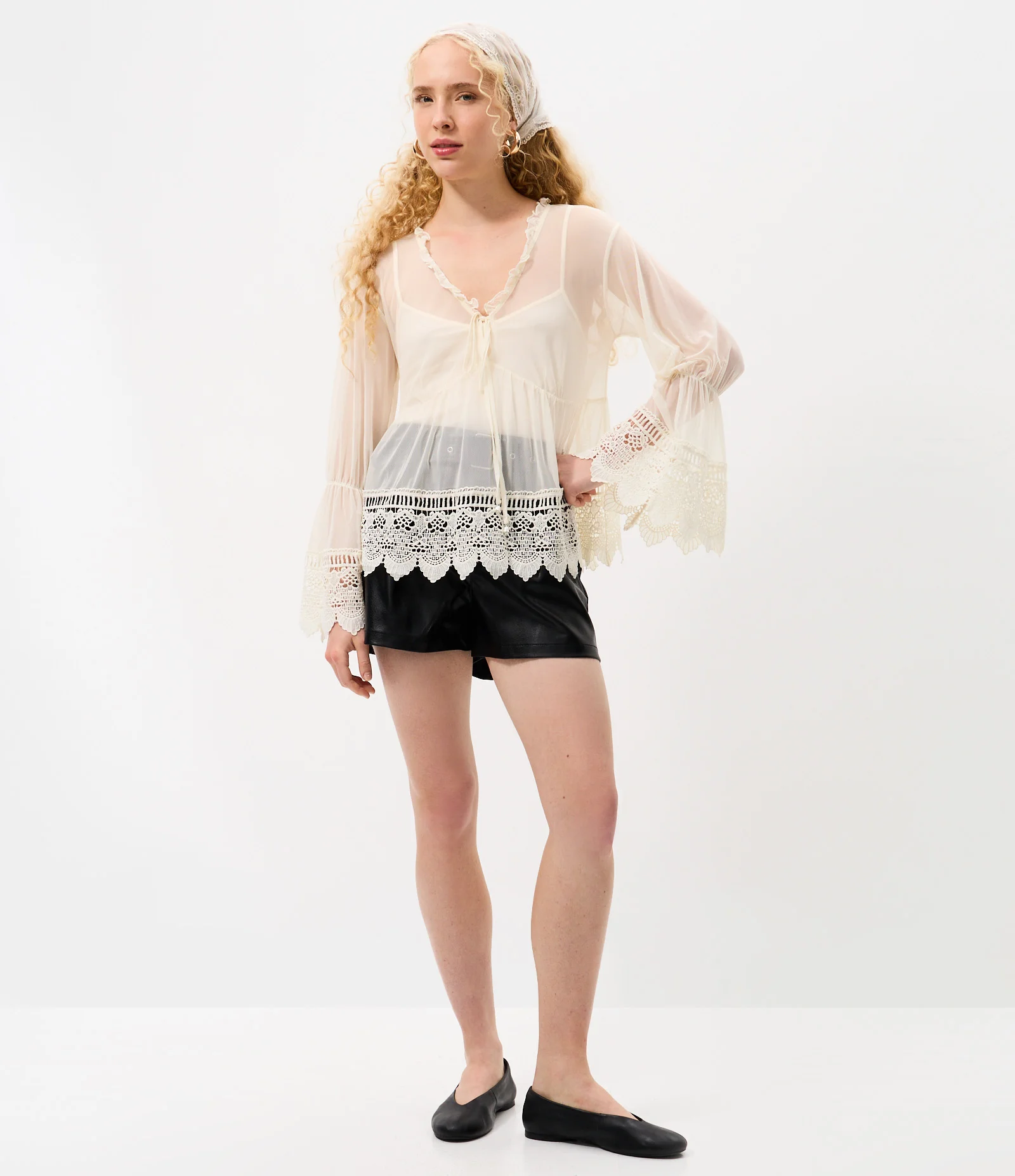 Blusa em Tule com Renda e Babados com Caimento Fluido Off White 2