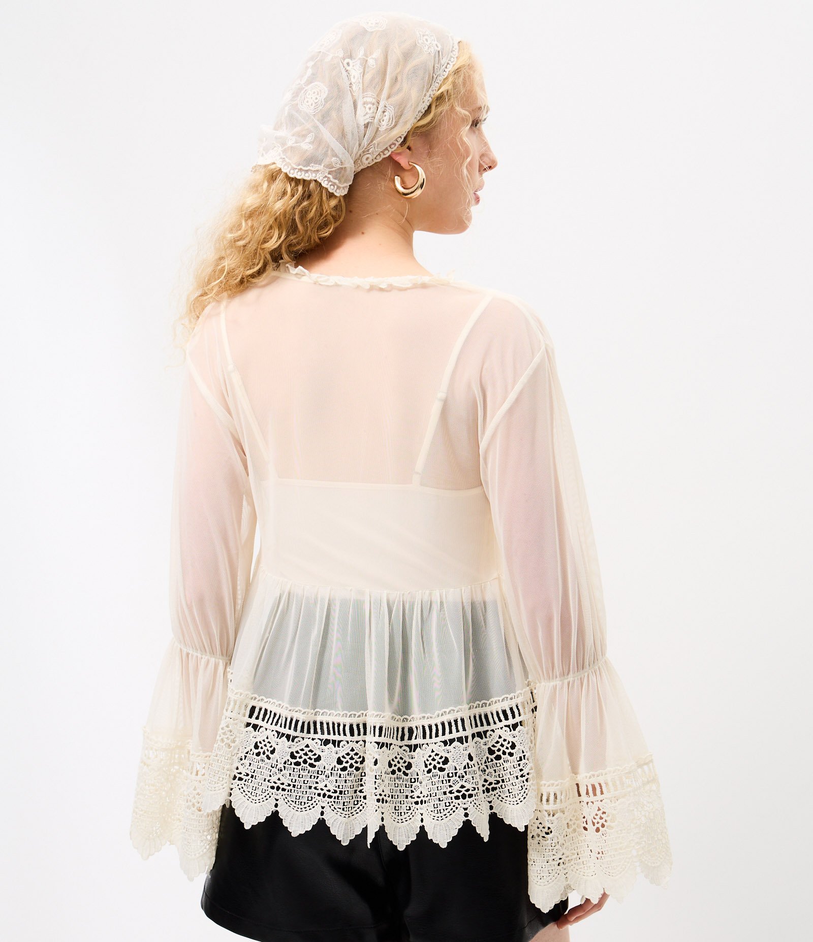 Blusa em Tule com Renda e Babados com Caimento Fluido Off White 4