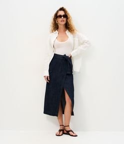 Saia Midi Envelope em Jeans com Cintura Alta e Bolso Cargo