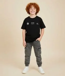 Calça Infantil Jogger em Jeans com Bolso Cargo – Tam 7 a 16 Anos
