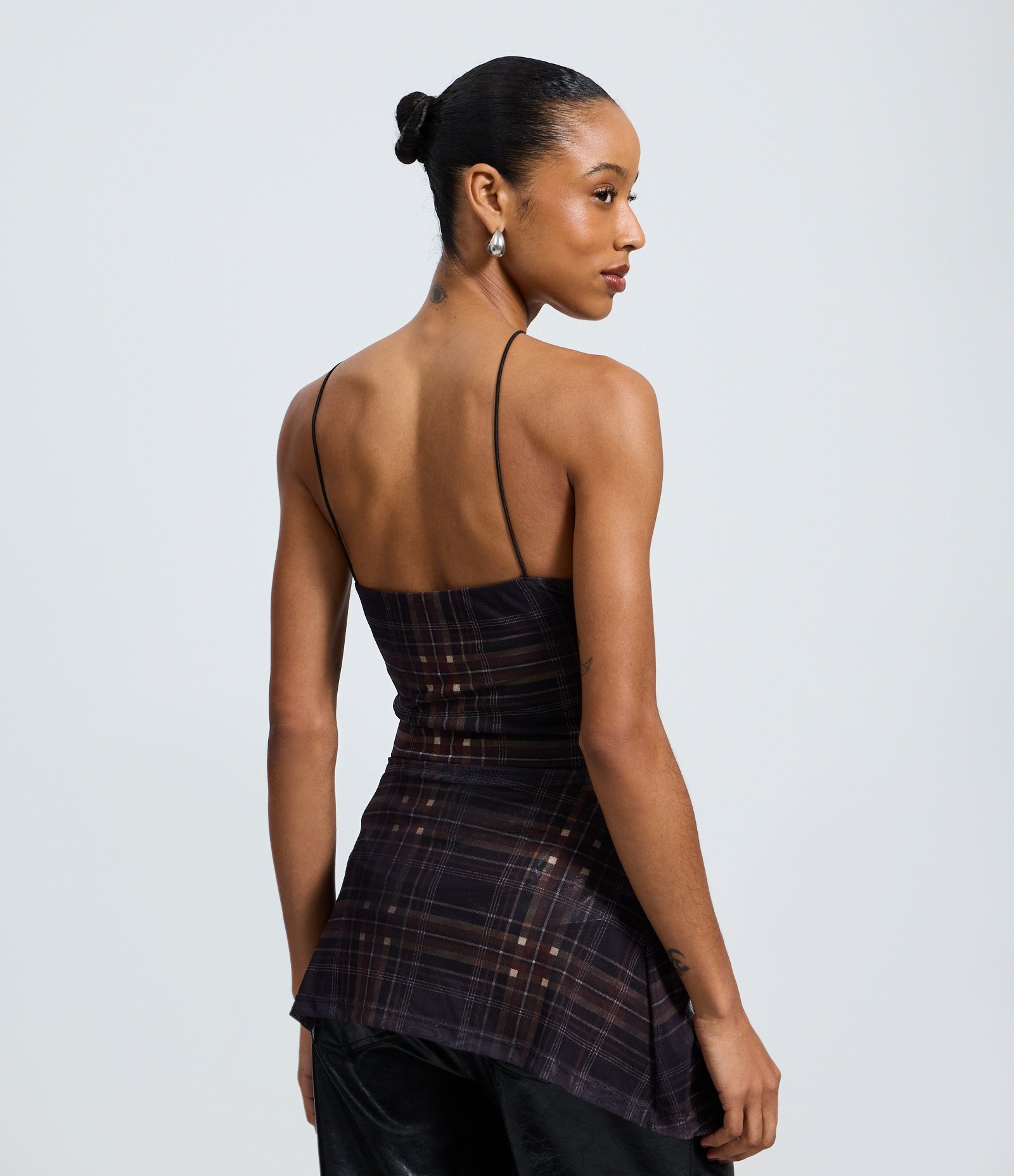 Blusa Halter em Tule Xadrez com Renda e Barra Transpassada Preto 4