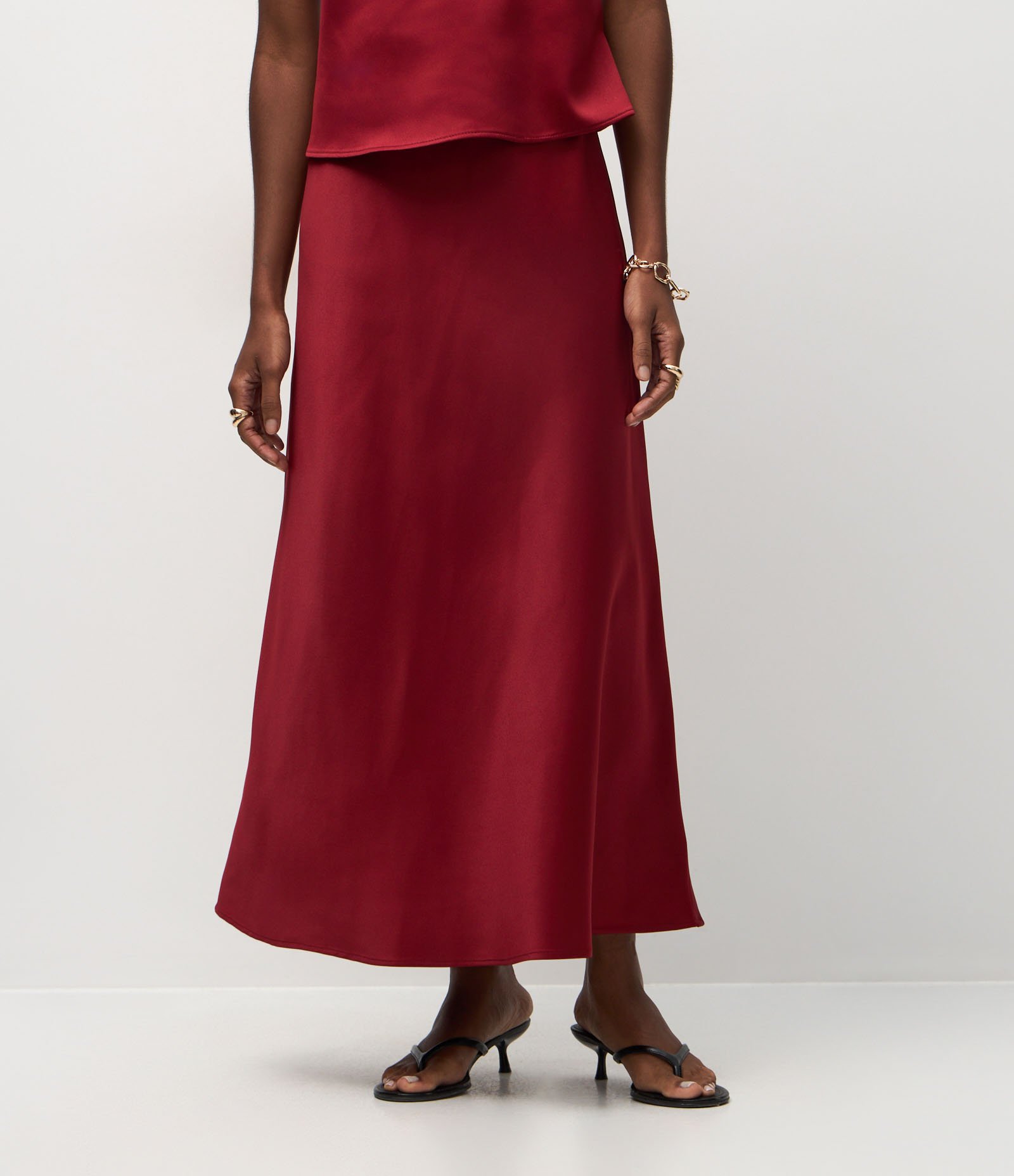 Saia Midi Acetinada Lisa Evasê Vermelho 3