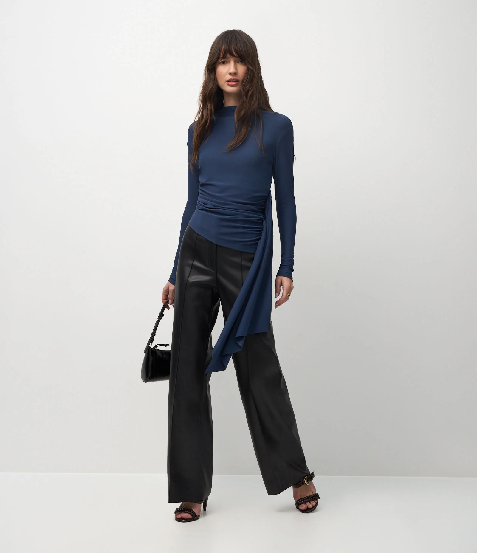 Blusa Feminina Manga Longa Gola Alta com Drapeado Assimétrico Azul 1