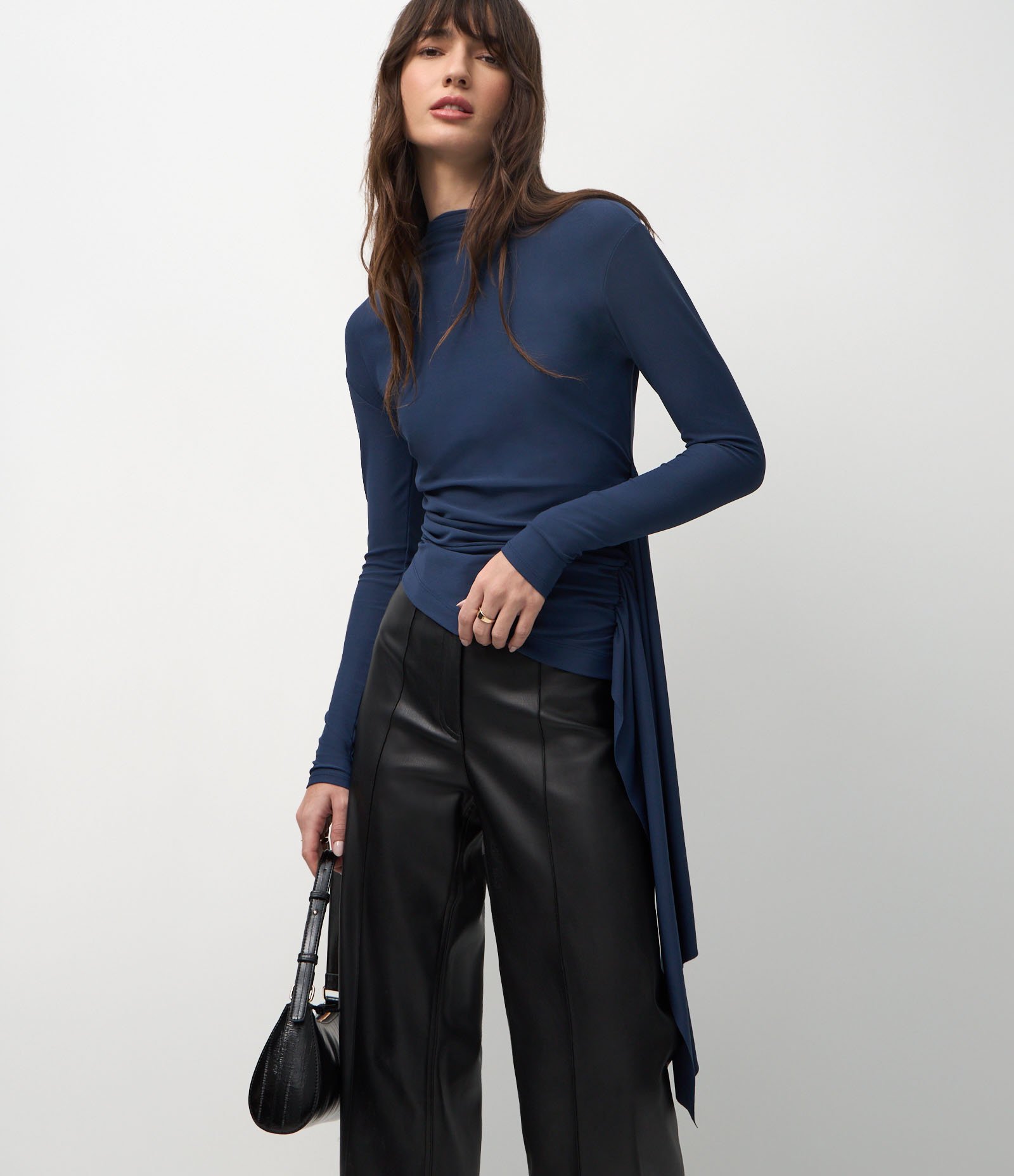 Blusa Feminina Manga Longa Gola Alta com Drapeado Assimétrico Azul 2