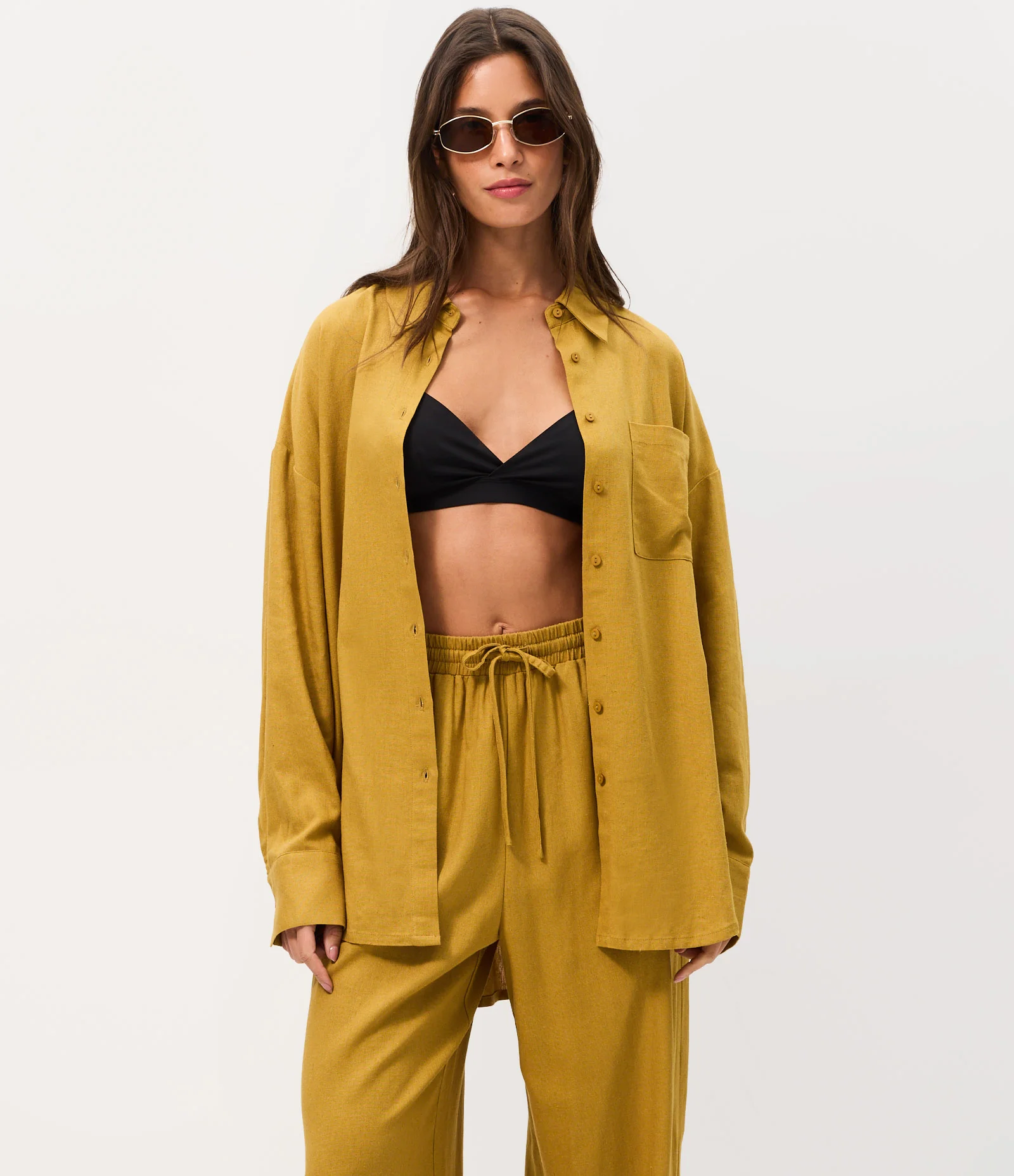 Calça Wide em Viscolinho com Amarração na Cintura Amarelo 2