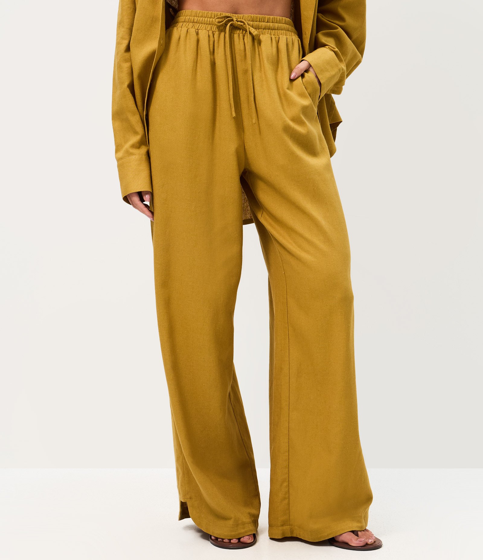 Calça Wide em Viscolinho com Amarração na Cintura Amarelo 3