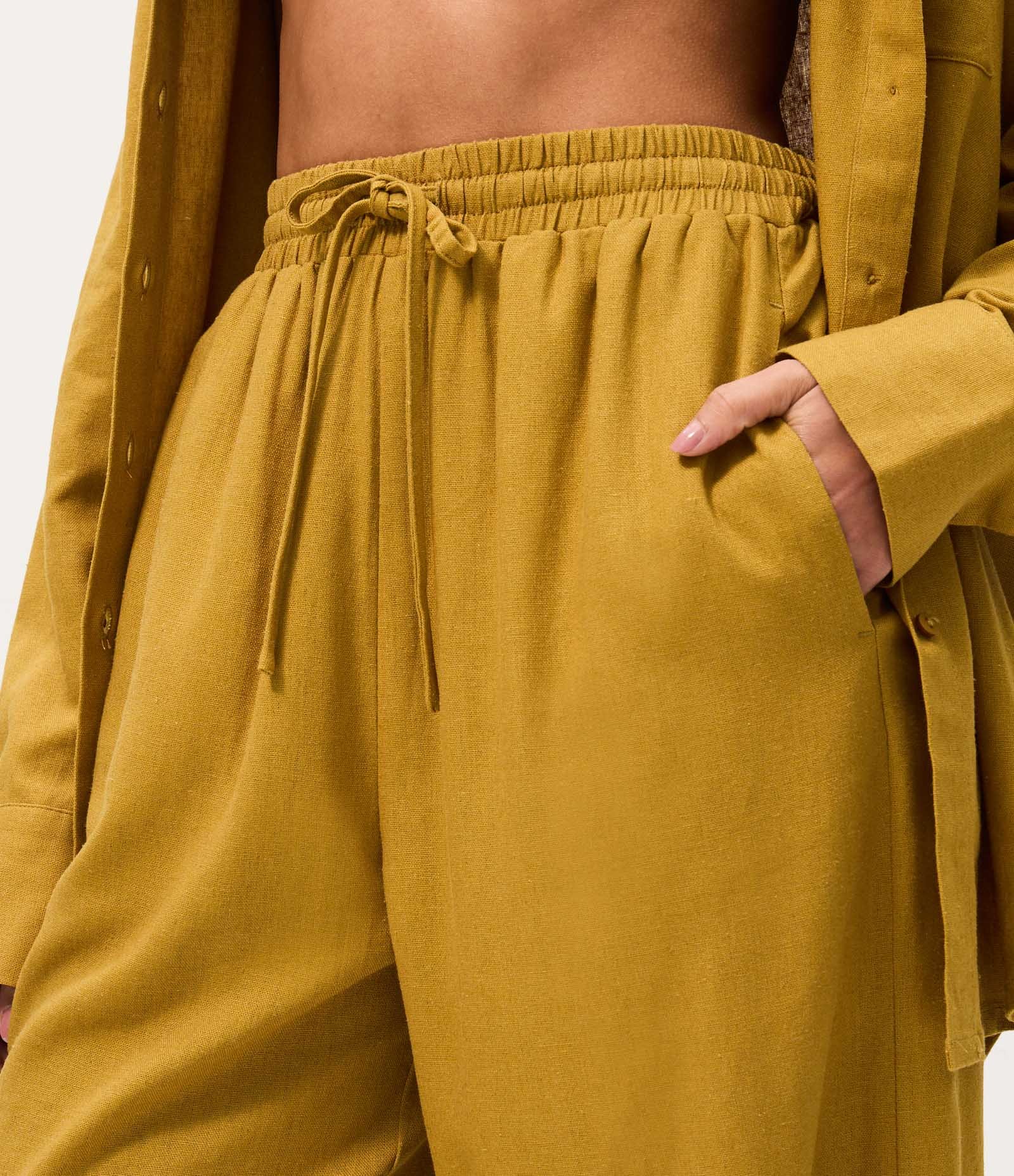 Calça Wide em Viscolinho com Amarração na Cintura Amarelo 4
