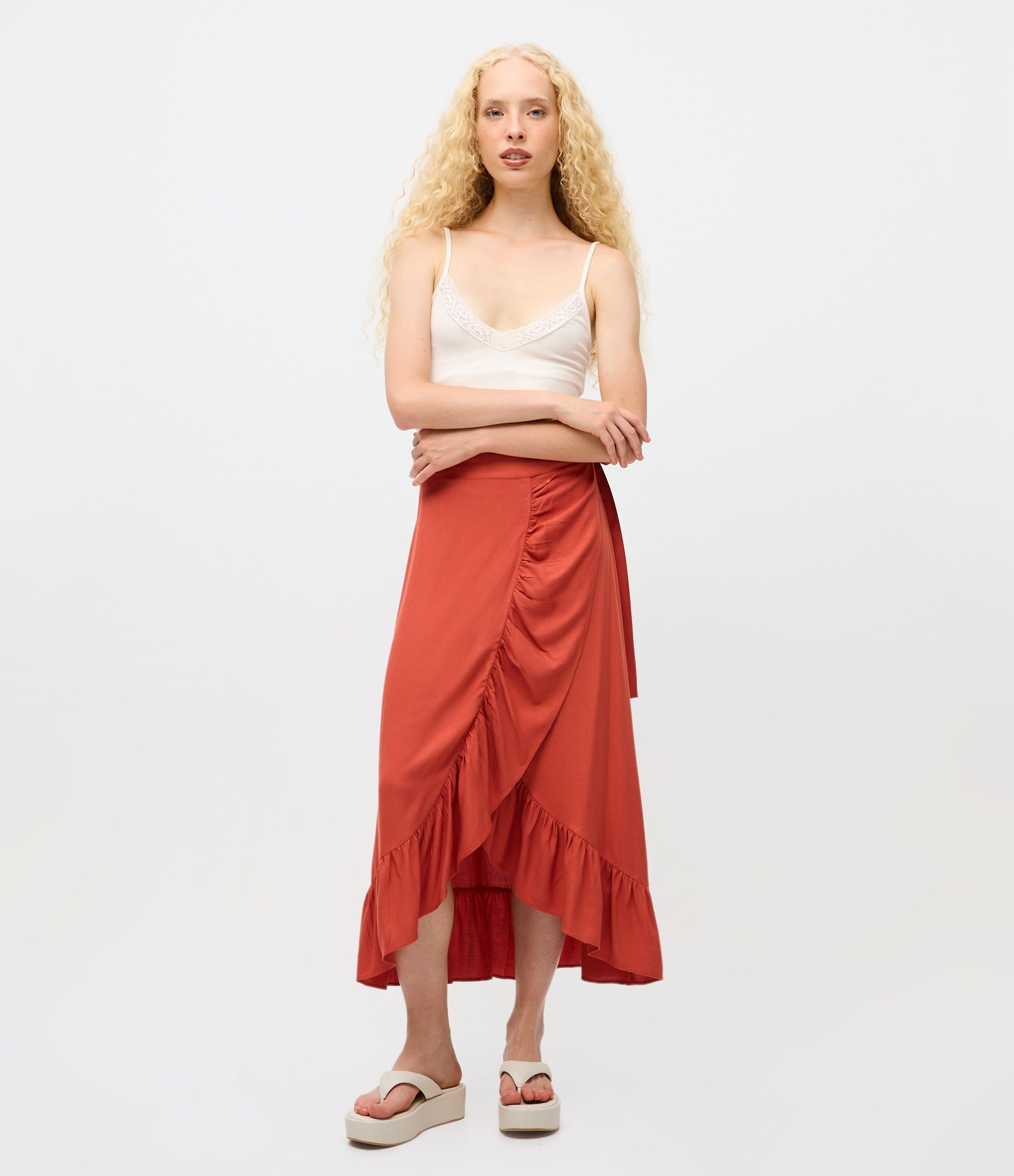 Saia Midi em Viscose com Babado Godê e Amarração Lateral Marrom 1