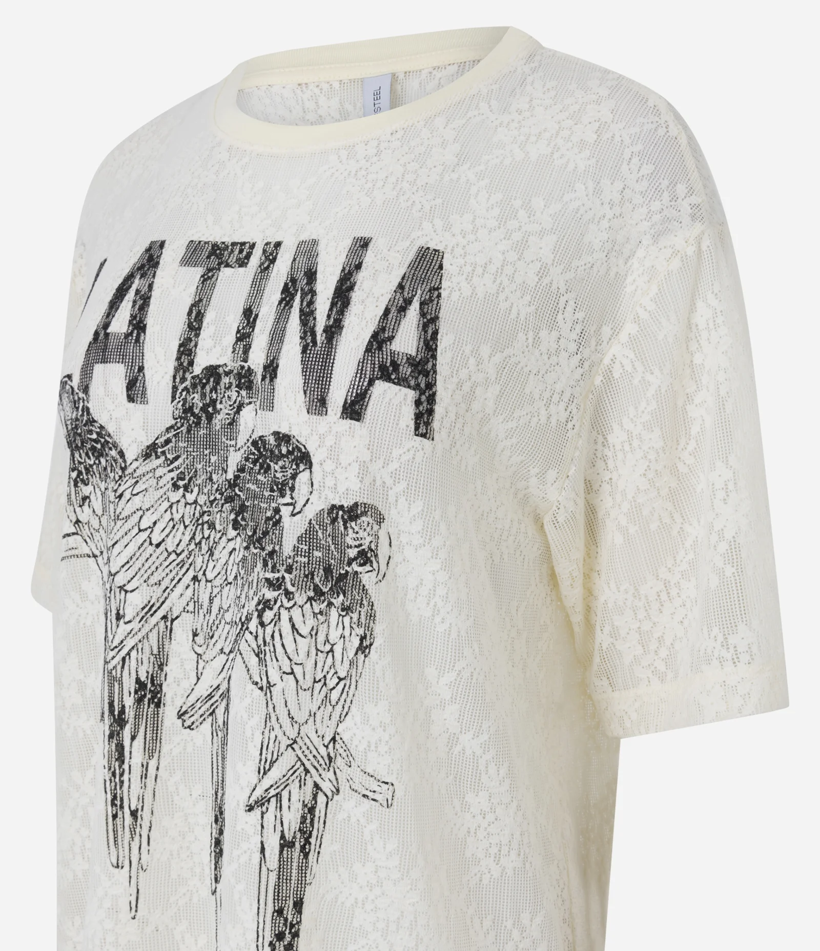 Blusa em Renda com Estampa Tropical e Lettering Latina Off White 1