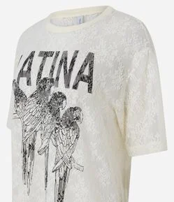 Blusa em Renda com Estampa Tropical e Lettering Latina