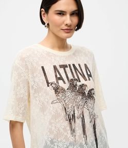 Blusa em Renda com Estampa Tropical e Lettering Latina